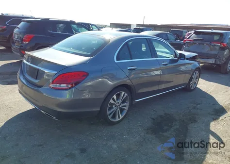 2018 Mercedes-Benz C 300 из США, поврежденный, VIN WDDWF4JBXJR333681